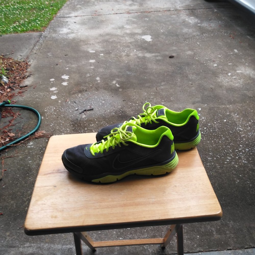NIKE